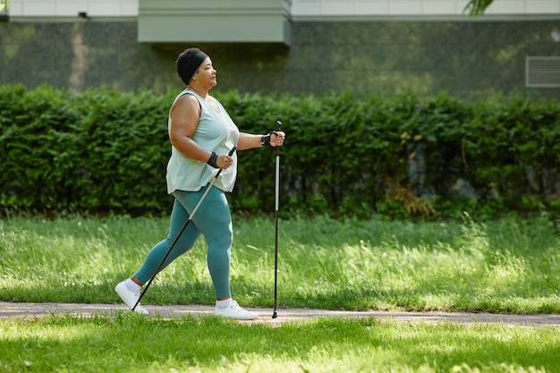 Nordic walking na czym polega ta forma aktywności?